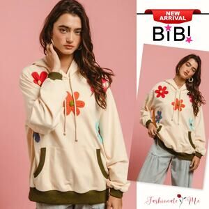 BiBi Flower Patch Long Sleeves Kangaroo Pocket Loose Hooded Sweatshirt | Oatmeal